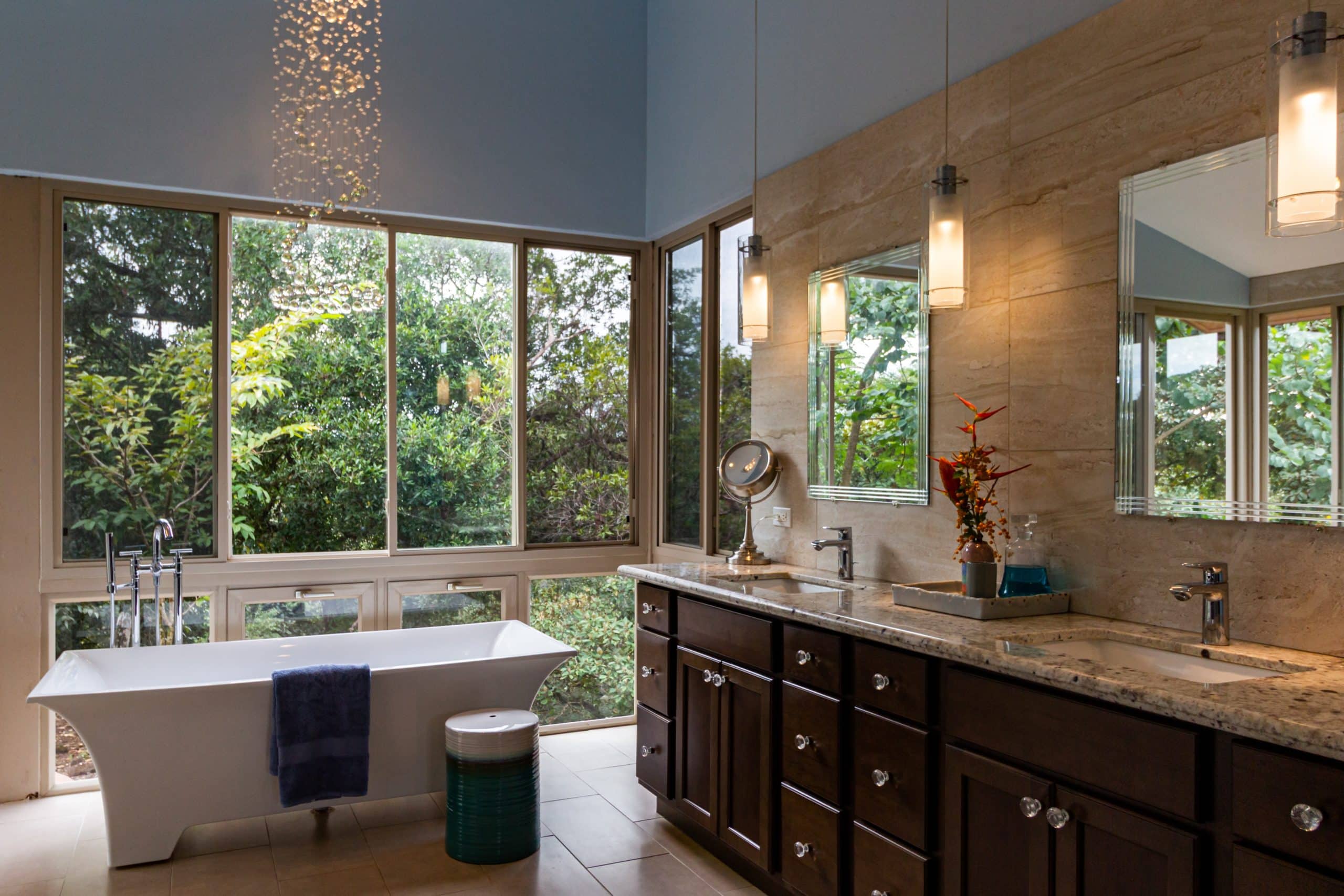 Practical cabinet for the sink area