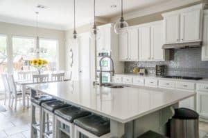 white kitchen island with kitchen bar stools